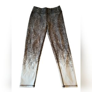 Evolution and Creation gray and white patterned women's size large Capri legging